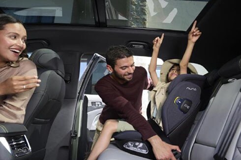 Viajes únicos en familia gracias al interior con Techo Panorámico de Ford Territory Híbrida 2026